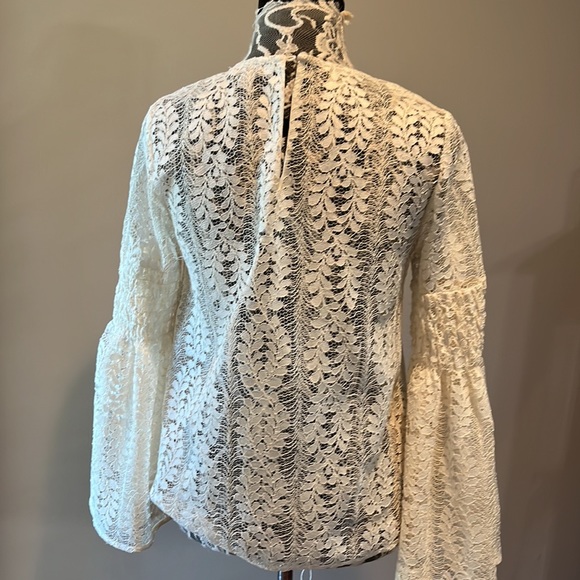 Michael Kors Lacey Top! Excellent condition - Picture 3 of 4